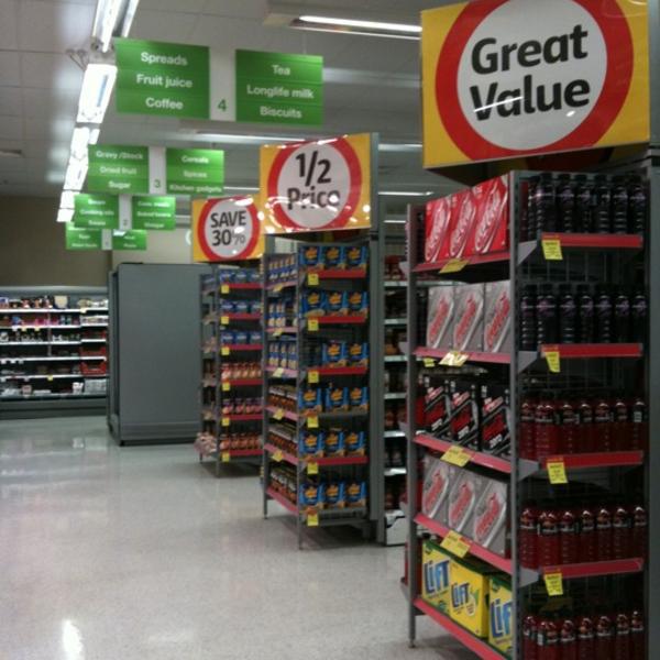 Photo taken at Coles by Diesse on 5/27/2011-澳大利亚维多利亚州墨尔本菲茨罗伊约翰斯顿街95-103 Photo taken at Coles by Diesse on 5/27/2011