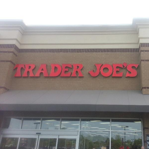 Photo taken at Trader Joe's by akaCarioca on 4/27/2013-弗吉尼亚州格伦 - 阿伦褐砂石大道11331 Photo taken at Trader Joe's by akaCarioca on 4/27/2013