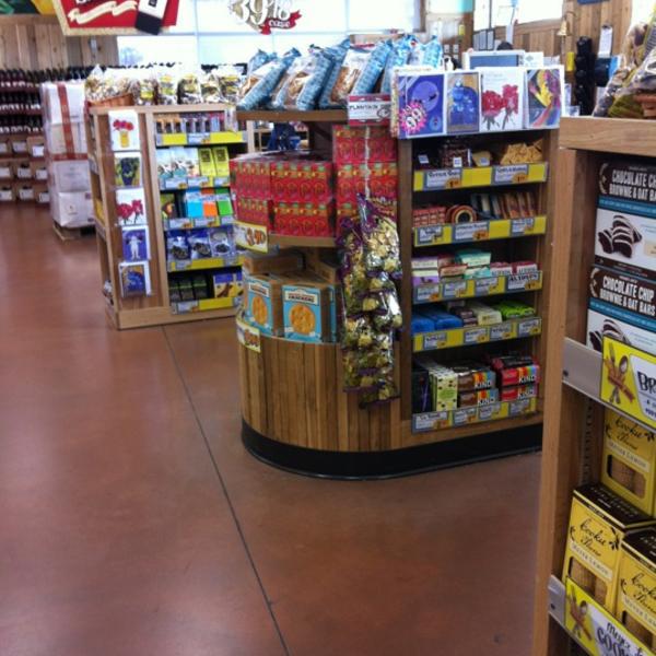 Photo taken at Trader Joe's by Aj A. on 6/25/2012-弗吉尼亚州格伦 - 阿伦褐砂石大道11331 Photo taken at Trader Joe's by Aj A. on 6/25/2012