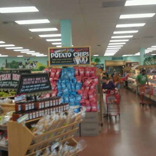 Photo taken at Trader Joe's by Carter R. on 10/9/2011-弗吉尼亚州格伦 - 阿伦褐砂石大道11331 Photo taken at Trader Joe's by Carter R. on 10/9/2011