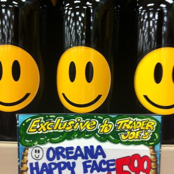 Photo taken at Trader Joe's by Berto M. on 10/8/2012-加尼福尼亚洛杉矶塞普尔维达大道3456(在棕榈大道) Photo taken at Trader Joe's by Berto M. on 10/8/2012