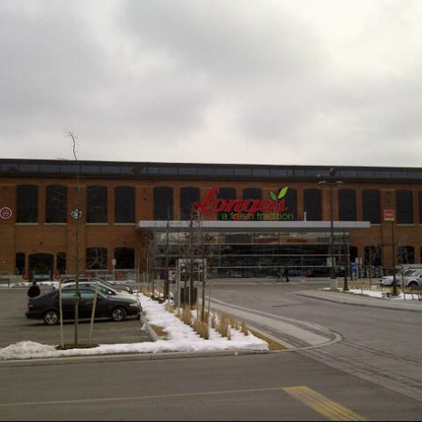 Photo taken at Longo's by Linus J. on 2/14/2013-加拿大多伦多莱尔德街道93 Photo taken at Longo's by Linus J. on 2/14/2013