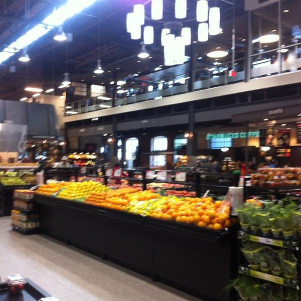 Photo taken at Longo's by Benoit L. on 9/5/2012-加拿大多伦多莱尔德街道93 Photo taken at Longo's by Benoit L. on 9/5/2012