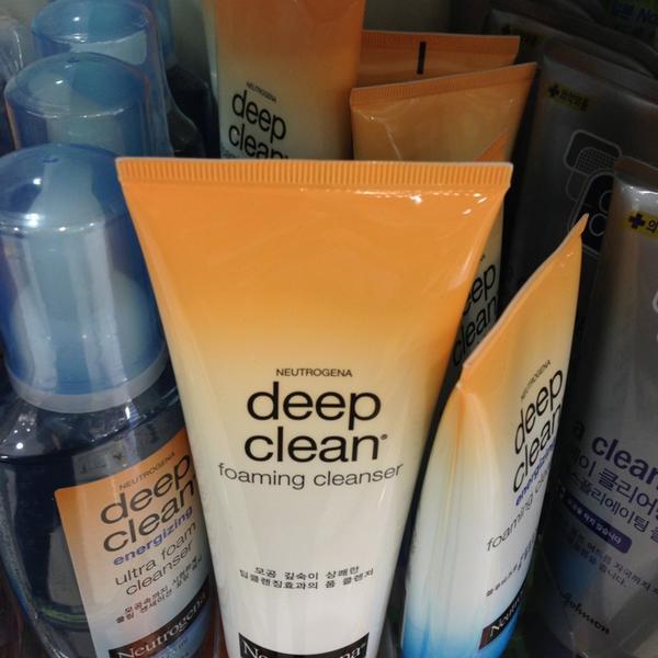 Photo taken at OLIVE YOUNG by Kei on 3/5/2013