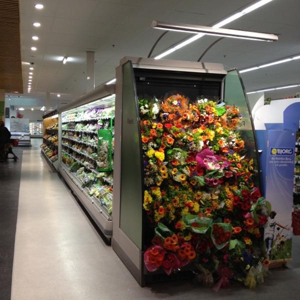 Photo taken at Carrefour by Tomonari S. on 3/22/2012