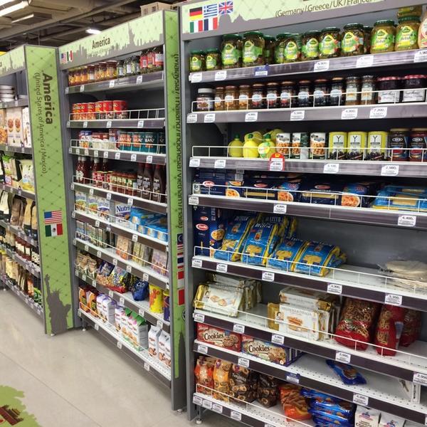 Photo taken at 홈플러스 (Home Plus) by EunKyu P. on 6/6/2014-京畿道水原市灵通区1576 Photo taken at 홈플러스 (Home Plus) by EunKyu P. on 6/6/2014