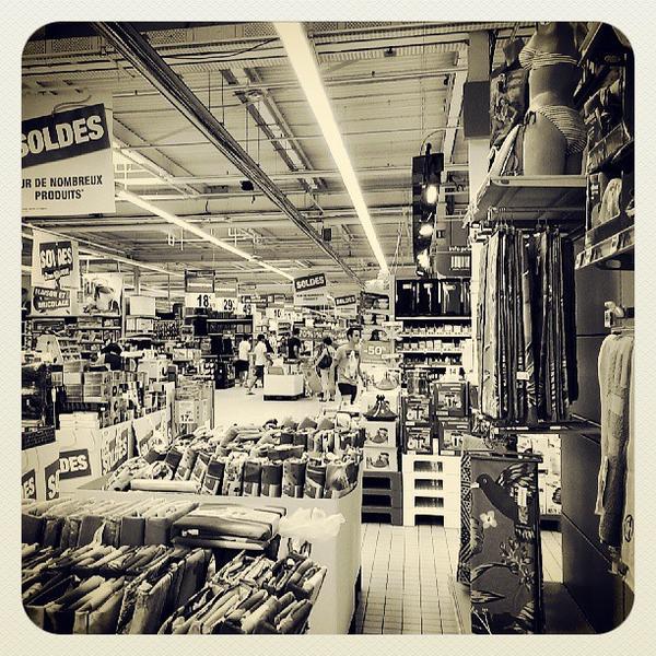 Photo taken at Carrefour by Ruben on 7/6/2013-法国奥弗涅瓦讷罗伯特舒曼街23 Photo taken at Carrefour by Ruben on 7/6/2013