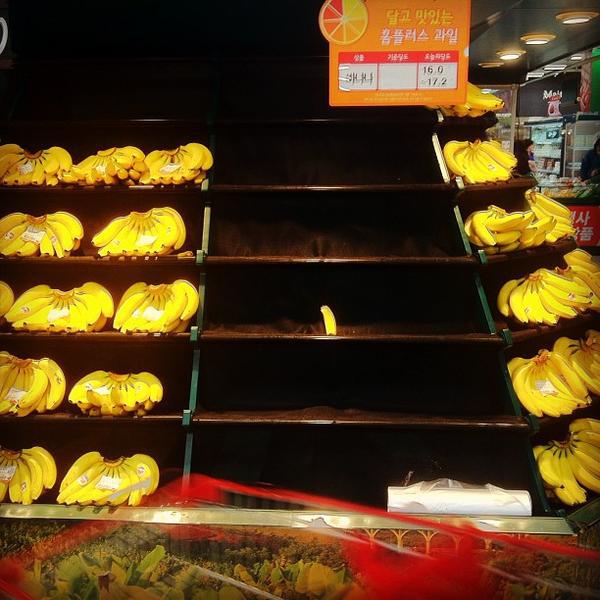 Photo taken at 홈플러스 (Home Plus) by Thomaz C. on 3/26/2013