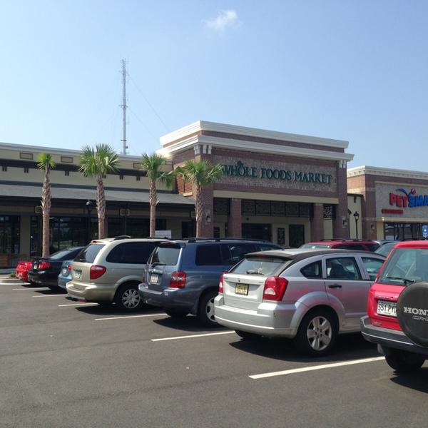 Photo taken at Whole Foods Market by Leslie 