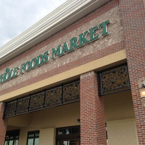 Photo taken at Whole Foods Market by Leslie 