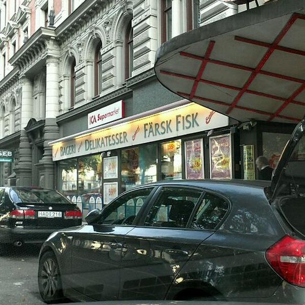 Photo taken at ICA Supermarket Esplanad by Steve H. on 8/21/2011