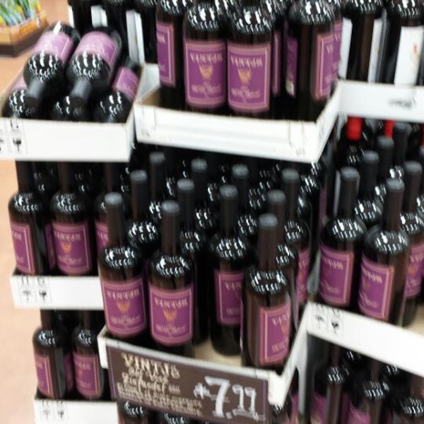 Photo taken at Trader Joes by Marsha H. on 9/21/2013-美国密歇根州布卢姆菲尔德希尔斯枫林路6536 Photo taken at Trader Joes by Marsha H. on 9/21/2013