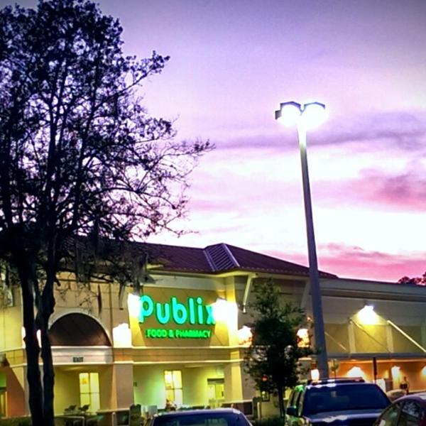 Photo taken at Publix by Donna M. on 10/27/2013-佛罗里达州盖恩斯维尔西北第16大道4115 Photo taken at Publix by Donna M. on 10/27/2013