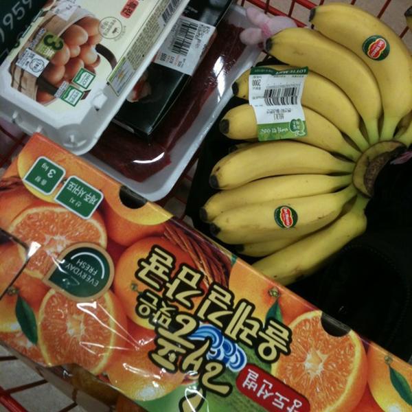 Photo taken at 롯데마트 (Lotte Mart) by Paul I. on 11/18/2012-首尔特别市东大门214清凉里乐天超市 Photo taken at 롯데마트 (Lotte Mart) by Paul I. on 11/18/2012