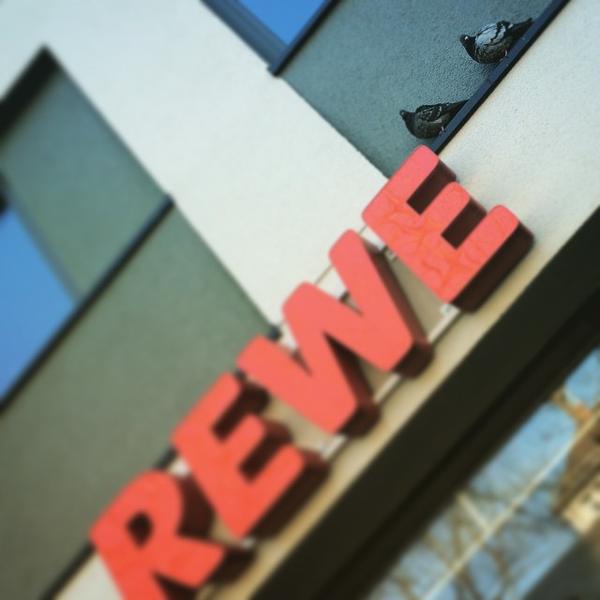 Photo taken at REWE by Kai P. on 3/9/2015-德国黑森州法兰克福欧罗巴大道118(帕理泽大街) Photo taken at REWE by Kai P. on 3/9/2015