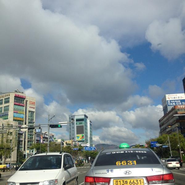 Photo taken at 이마트 (emart) by Jaie L. on 4/7/2013-庆尚南道昌原市昌原站易买得超市 Photo taken at 이마트 (emart) by Jaie L. on 4/7/2013