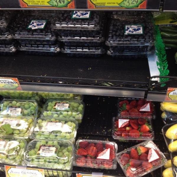 Photo taken at Trader Joe's by Joseph R. on 2/18/2012-弗吉尼亚州格伦 - 阿伦褐砂石大道11331 Photo taken at Trader Joe's by Joseph R. on 2/18/2012