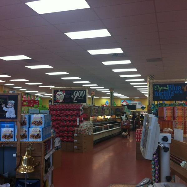 Photo taken at Trader Joe's by Younghye J. on 1/2/2013-佐治亚州亚特兰大梦露博士东北931(在第八街东北) Photo taken at Trader Joe's by Younghye J. on 1/2/2013