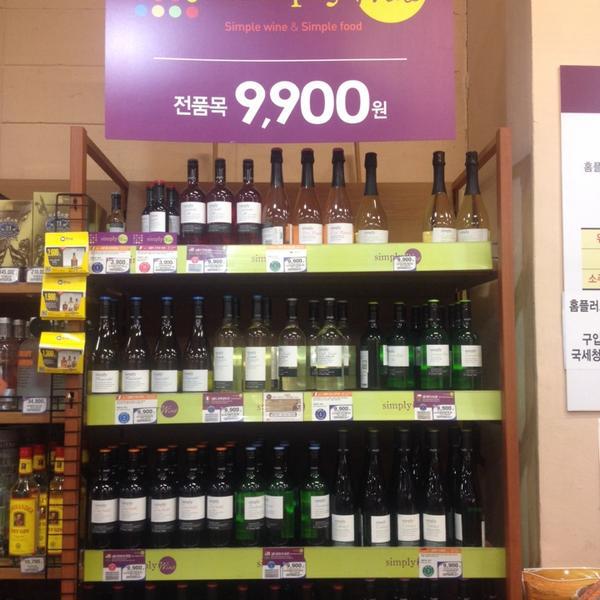 Photo taken at 홈플러스 (Home plus) by Jisun M. on 6/27/2014