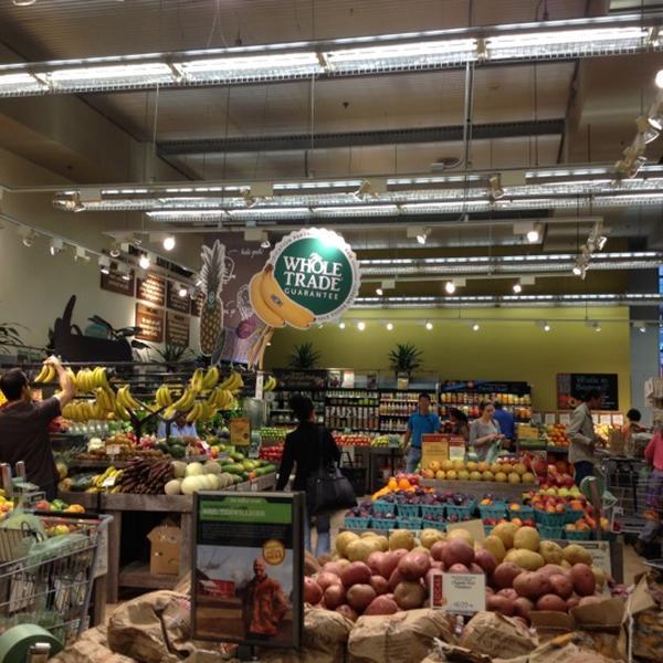 Photo taken at Whole Foods Market by Hayden B. on 9/25/2012-马里兰 巴尔的摩舰队街1001(在美国埃克塞特街) Photo taken at Whole Foods Market by Hayden B. on 9/25/2012