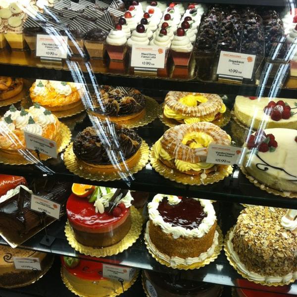 Photo taken at Whole Foods Market by J.R. H. on 1/7/2013-马里兰 巴尔的摩舰队街1001(在美国埃克塞特街) Photo taken at Whole Foods Market by J.R. H. on 1/7/2013