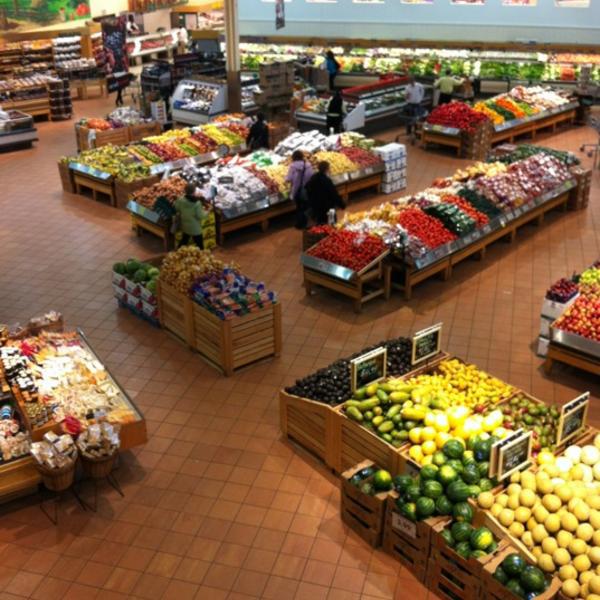 Photo taken at Loblaws by Pancho F. on 3/23/2012-加拿大多伦多圣克莱尔大道396,近巴瑟斯特街 Photo taken at Loblaws by Pancho F. on 3/23/2012