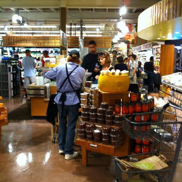 Photo taken at Whole Foods by Seth V. on 6/15/2012-北卡罗莱纳 德罕621宽街(西主街道) Photo taken at Whole Foods by Seth V. on 6/15/2012