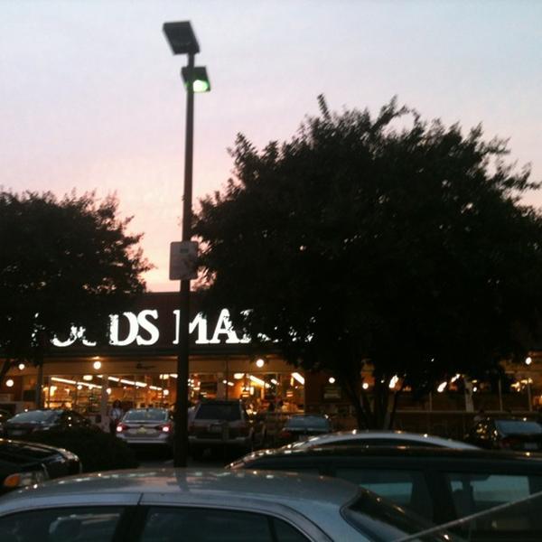 Photo taken at Whole Foods by April J. on 10/26/2012-北卡罗莱纳 德罕621宽街(西主街道) Photo taken at Whole Foods by April J. on 10/26/2012