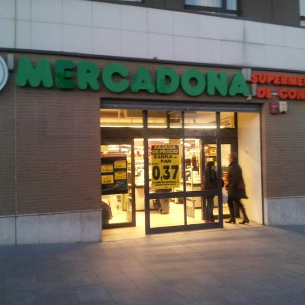 Photo taken at Mercadona Arrabal by Samuel on 1/21/2013
