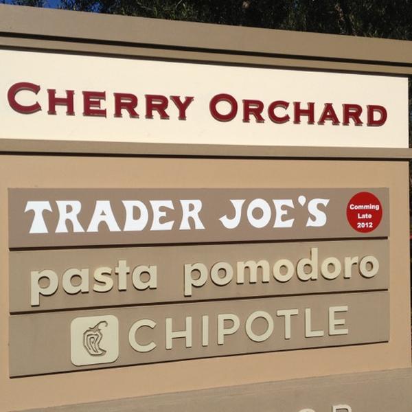 Photo taken at Trader Joe's by Steve L. on 11/12/2012-加利福尼亚州94087 森尼韦尔 西埃尔卡米诺雷亚尔(在马蒂尔达大道)316号 Photo taken at Trader Joe's by Steve L. on 11/12/2012