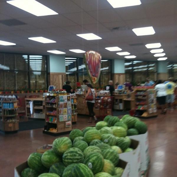 Photo taken at Trader Joe's by Jesse P. on 8/26/2011-南卡莱罗纳州查尔斯顿市芒特普莱森特约翰尼多兹大道401号 Photo taken at Trader Joe's by Jesse P. on 8/26/2011