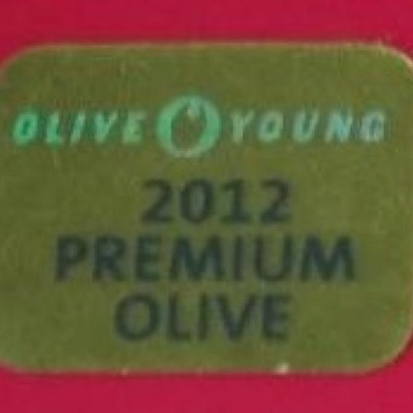 Photo taken at OLIVE YOUNG by simply LANG™ on 3/4/2012