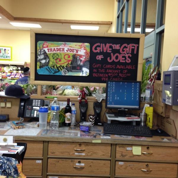 Photo taken at Trader Joe's by Sandeep B. on 11/20/2012-亚利桑那州斯科茨代尔弗兰克劳埃德莱特路7555号 Photo taken at Trader Joe's by Sandeep B. on 11/20/2012