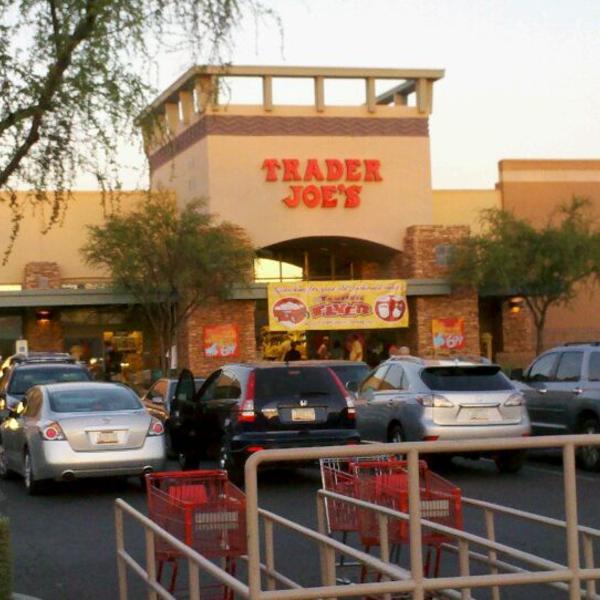 Photo taken at Trader Joe's by djJUNE A. on 5/13/2012-亚利桑那州斯科茨代尔弗兰克劳埃德莱特路7555号 Photo taken at Trader Joe's by djJUNE A. on 5/13/2012
