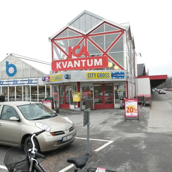 Photo taken at ICA Kvantum Mobilia by Anders L. on 3/1/2014