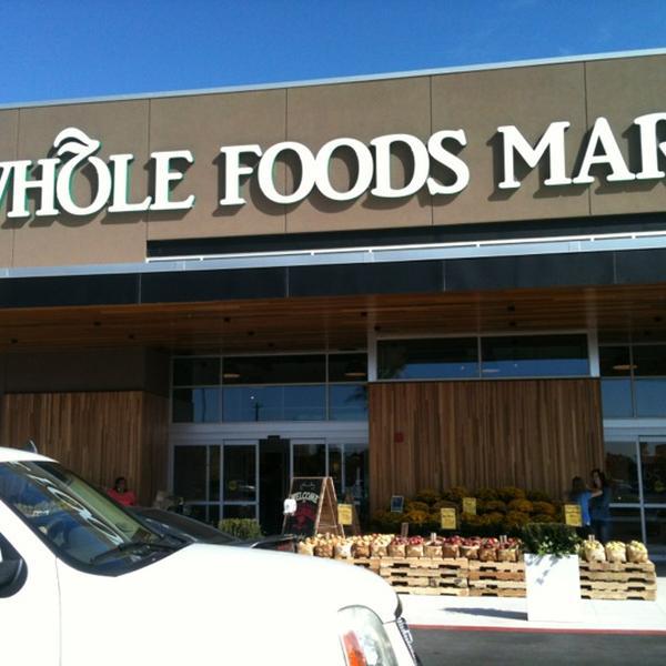 Photo taken at Whole Foods by Sid S. on 10/25/2012-南卡莱罗纳州哥伦比亚市克洛斯山路702号 Photo taken at Whole Foods by Sid S. on 10/25/2012