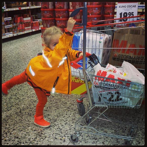 Photo taken at ICA Maxi by Cecilia H. on 10/25/2013