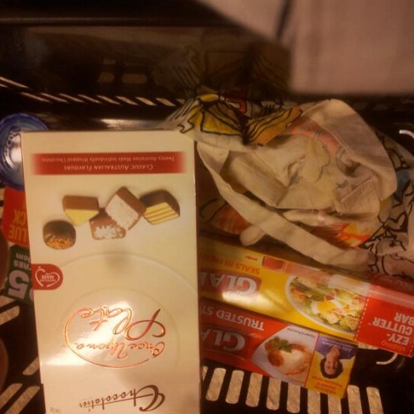 Photo taken at Woolworths by William B. on 11/15/2012-澳洲首都区2615霍尔特帕克斯博览会(哈德威克铬) Photo taken at Woolworths by William B. on 11/15/2012