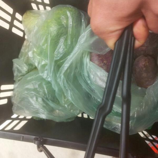 Photo taken at Woolworths by William B. on 11/14/2012-澳洲首都区2615霍尔特帕克斯博览会(哈德威克铬) Photo taken at Woolworths by William B. on 11/14/2012