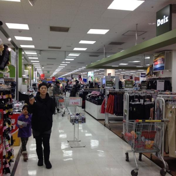 Photo taken at 이마트 / E-Mart by seungil P. on 2/11/2012-京畿道坡州市想党区10号易买得超市 Photo taken at 이마트 / E-Mart by seungil P. on 2/11/2012