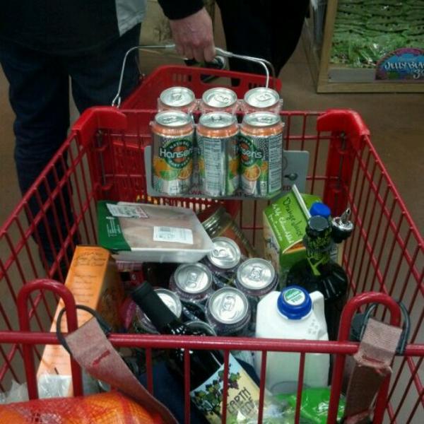 Photo taken at Trader Joe's by Han on 3/25/2012-弗吉尼亚州格伦 - 阿伦褐砂石大道11331 Photo taken at Trader Joe's by Han on 3/25/2012