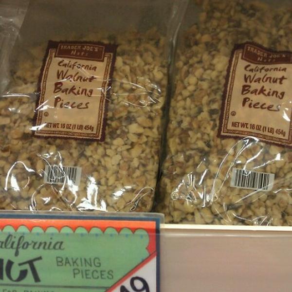 Photo taken at Trader Joe's by Leslie -弗吉尼亚州格伦 - 阿伦褐砂石大道11331 Photo taken at Trader Joe's by Leslie