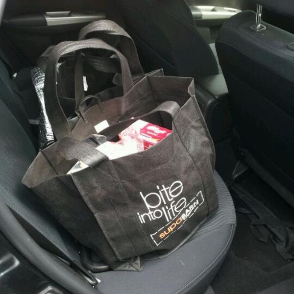 Photo taken at Woolworths by Tim on 11/6/2011-澳洲首都区2615霍尔特帕克斯博览会(哈德威克铬) Photo taken at Woolworths by Tim on 11/6/2011