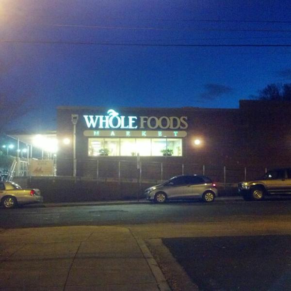 Photo taken at Whole Foods by Susan L. on 11/19/2012-北卡罗莱纳 德罕621宽街(西主街道) Photo taken at Whole Foods by Susan L. on 11/19/2012