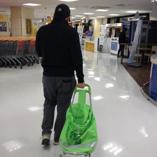 Photo taken at 이마트 (e-mart) by Karam J. on 4/5/2012