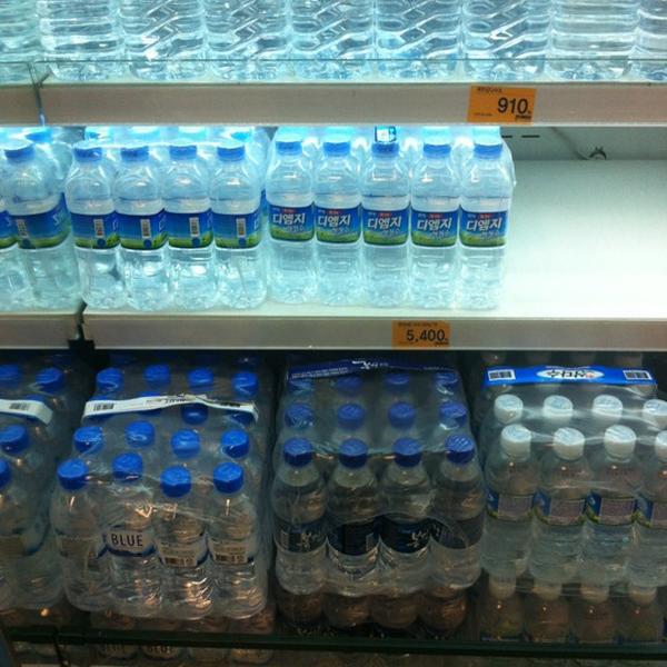 Photo taken at 이마트 (e-mart) by Young Nam H. on 5/11/2012-首尔特别市恩平区217易买得超市 Photo taken at 이마트 (e-mart) by Young Nam H. on 5/11/2012