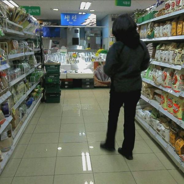 Photo taken at 홈플러스익스프레스(Home plus express) by Eungbong K. on 2/5/2012