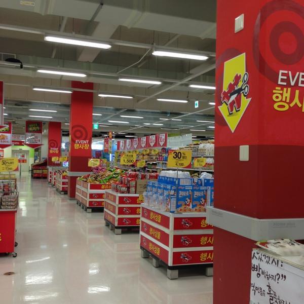 Photo taken at 홈플러스 / Home Plus by Yoonseok H. on 1/18/2013-大田市大正区23号 Photo taken at 홈플러스 / Home Plus by Yoonseok H. on 1/18/2013