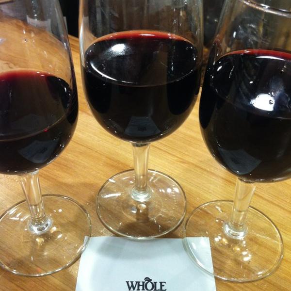 Photo taken at Whole Foods Market by Mike T. on 3/23/2012-德克萨斯州休斯敦达拉斯街701 Photo taken at Whole Foods Market by Mike T. on 3/23/2012