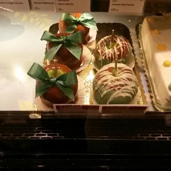 Photo taken at Whole Foods Market by Tammy-美国加利福尼亚州圣塔克拉利塔瓦伦西亚大道24130 Photo taken at Whole Foods Market by Tammy